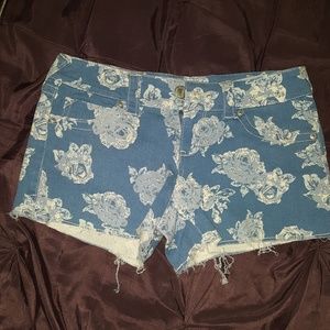 Flowered designed mean shorts